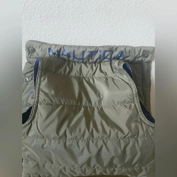 Kids Nautica Puffer Vest in Forest Green with a blue interior. Size 24 months - Picture 10 of 13